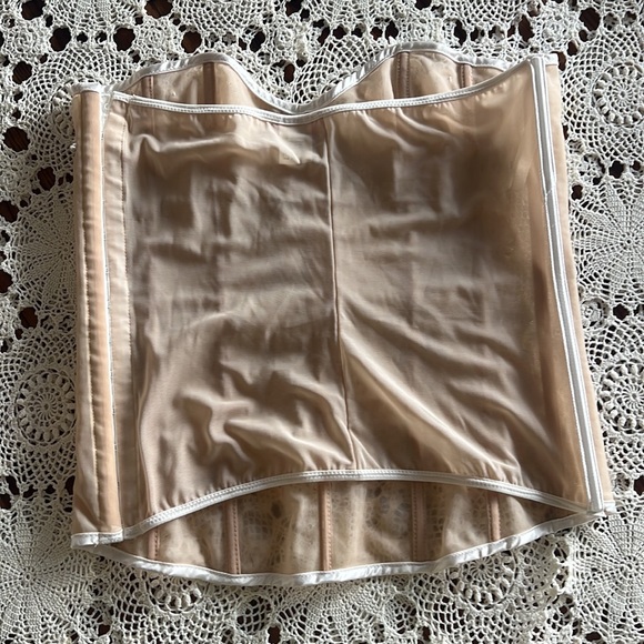 Vintage Corset - Picture 4 of 4